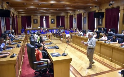 El Campamento Urbano de Amencer celebra en la Diputación su «Día del Parlamento»